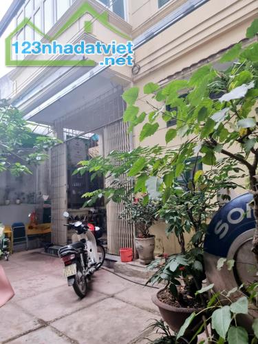 Bán nhà Vị Trí cực đẹp phố đi bộ Trịnh Công Sơn, Dt 115m2, 3T, giá nhỉnh 18 tỷ.