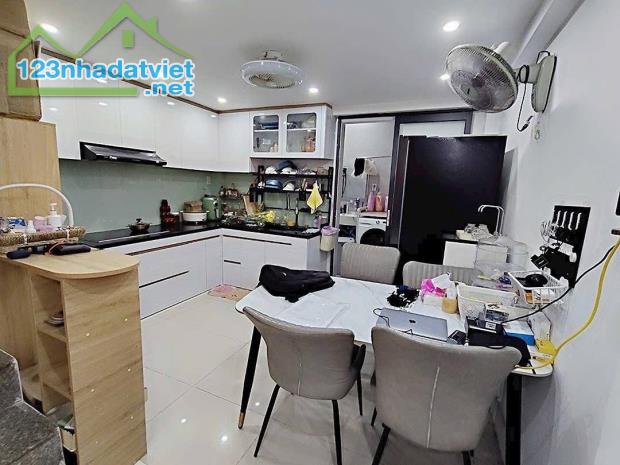 NHÀ 3/2 Q10 - HẺM 3M VÀI BƯỚC RA XE TẢI TRÁNH - 50M2 (4x12.5)- 3 TẦNG BTCT - 3PN CHỈ 8.3TỶ - 1