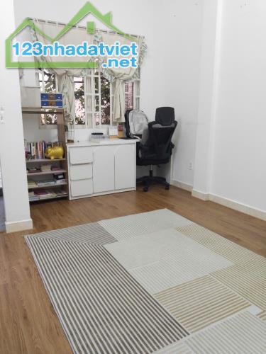 NHÀ 3/2 Q10 - HẺM 3M VÀI BƯỚC RA XE TẢI TRÁNH - 50M2 (4x12.5)- 3 TẦNG BTCT - 3PN CHỈ 8.3TỶ - 3