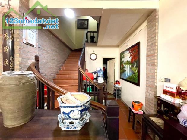 Hoàng Hoa Thám - Ba Đình, Ô Tô Đỗ Cửa, 82m2 x 4 Tầng, MT 5.6m, Giá 18.8 tỷ LH: 0977658369 - 1