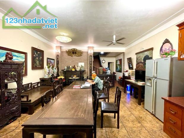 Hoàng Hoa Thám - Ba Đình, Ô Tô Đỗ Cửa, 82m2 x 4 Tầng, MT 5.6m, Giá 18.8 tỷ LH: 0977658369 - 2