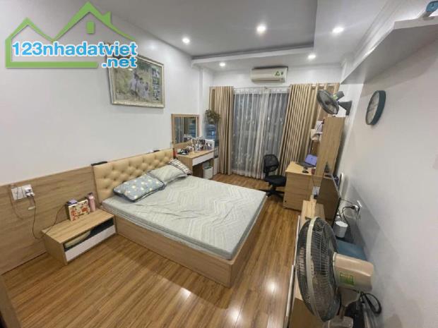 Bán nhà Long Biên, nội thất cơ bản, khu vực trung tâm, nở hậu, 9 tỷ x - 1