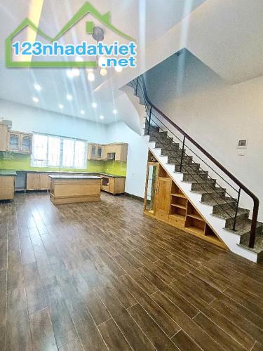 Nhà 5 tầng Lạc Long Quân - 48,5m2 vuông vắn - 2 mặt thoáng - Chào 9,5 tỷ - 1