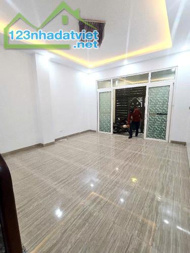 Nhà 5 tầng Lạc Long Quân - 48,5m2 vuông vắn - 2 mặt thoáng - Chào 9,5 tỷ - 2