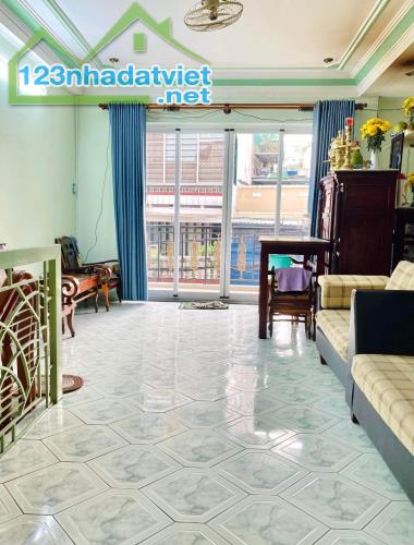Bán nhà Khu Thiên Phước - 40m2  - 2 tầng BTCT views HXH - 4