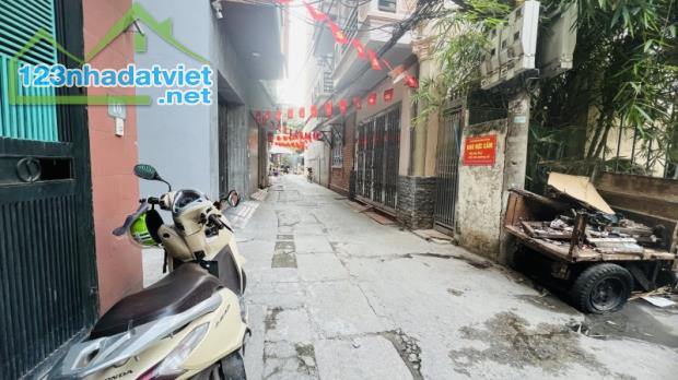 Nhà Dương Quảng Hàm, Cầu Giấy. 48mx4; MT 4.5; Giá 15.8 Tỷ  NGÕ THÔNG Ô TÔ - KINH DOANH