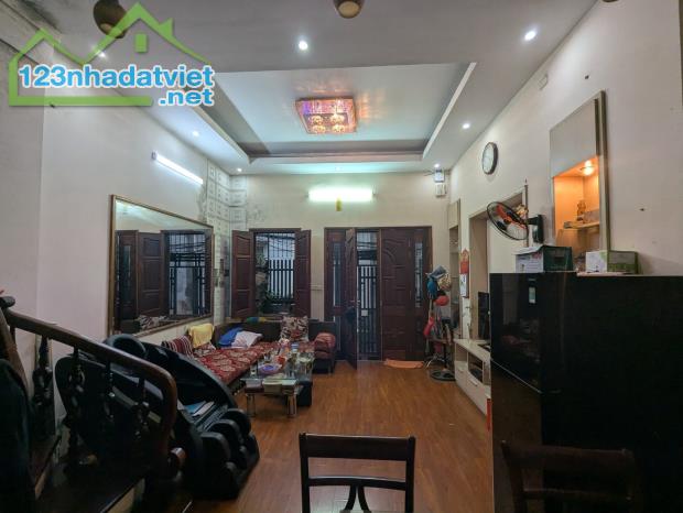Liễu Giai - Ba Đình, Tổng DT 120m2 x 4 Tầng, MT 9m, Giá 29.5 tỷ LH: 0977658369