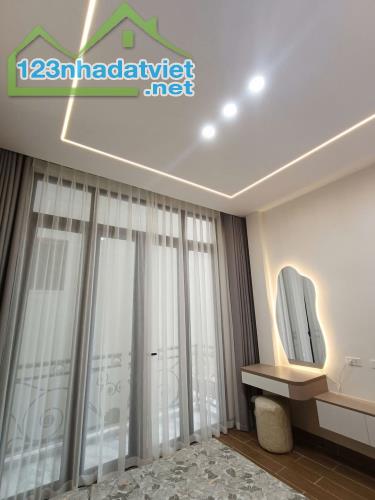 Bán nhà Chùa Láng, đẹp như khách sạn, xây mới, nội thất xịn, 2 thoáng, 45m 4 tầng 10.9 tỷ - 2