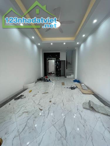 Bán Nhanh Nhà Bát Khối 42m 6 Tầng Thang Máy mặt tiền 3.9m Chỉ 8.4 Tỷ Long Biên Gara ÔTô - 1