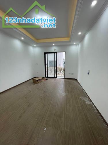 Bán Nhanh Nhà Bát Khối 42m 6 Tầng Thang Máy mặt tiền 3.9m Chỉ 8.4 Tỷ Long Biên Gara ÔTô - 3
