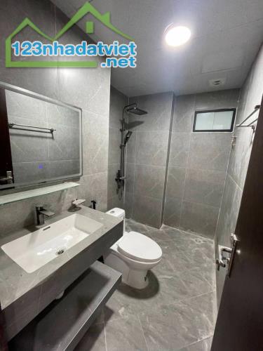 Bán Nhanh Nhà Bát Khối 42m 6 Tầng Thang Máy mặt tiền 3.9m Chỉ 8.4 Tỷ Long Biên Gara ÔTô - 4