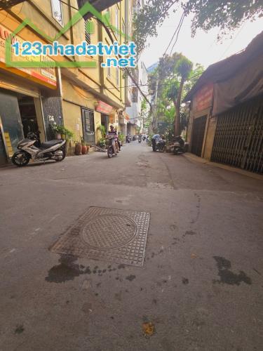 BÁN NHÀ ĐƯỜNG NGUYỄN VĂN HUYÊN CẦU GIẤY, PHÂN LÔ Ô TÔ KINH DOANH. DT 66M2 X5 TẦNG 26.5 TỶ