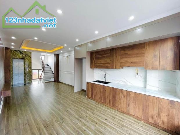 Bán nhà Hà Cầu 42m², 5 tầng, thang máy Châu Âu, giá SIÊU HỜI