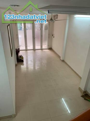 Hào Nam - Đống Đa, Dt 37m2 x 5 Tầng, MT 3.5m, Giá 7.9 tỷ LH: 0936118369 - 3