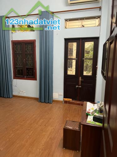 Cho thuê nhà ngõ ô tô Vũ Hữu, 3 tầng x 70m2, 4 ngủ, 15 Triệu, ở nhóm 8 người, VP c.ty