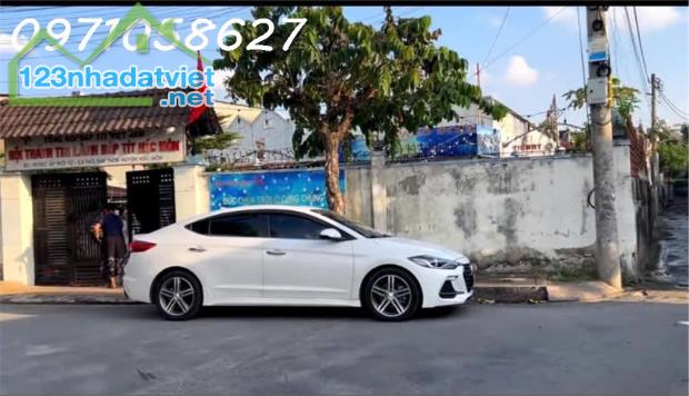 Chính chủ cần bán nhà trung tâm Hóc Môn - đường xe hơi đậu cửa - DT 900m2 - giá đầu tư