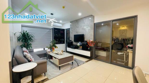 Gia đình bán căn HPC 112m2 3PN 2VS, tầng view đẹp, Full NT hướng mát, sổ đỏ, giá 6.3 tỷ