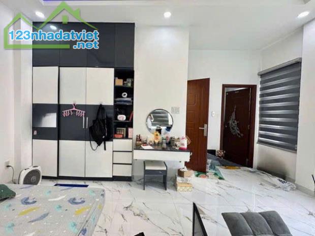 54m2 - 1
 54m2 - 3
 54m2 - 4
 54m2 - 5
 54m2 - 6
 
 Nhà Mới 3 Tầng ngay chợ vườn - 2