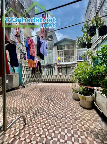 MẶT TIỀN ĐƯỜNG SỐ GIAO KHÁNH HỘI 
1 ĐỜI CHỦ DUY NHẤT 
CÓ 7 TỶ x - 4