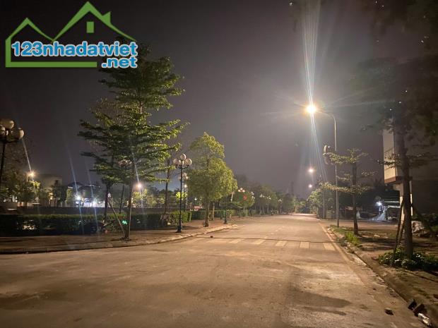 Chính Chủ Gửi Bán 90m Đấu Giá X6 Liên Hà - View Hồ - Vỉa Hè - Giá Rẻ - 2
