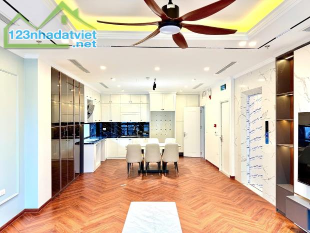 Phố Xuân Thủy - Cầu Giấy, DT 65m2 x 7 Tầng Thang Máy, MT5.4m, Giá 21 tỷ LH: 0888758369