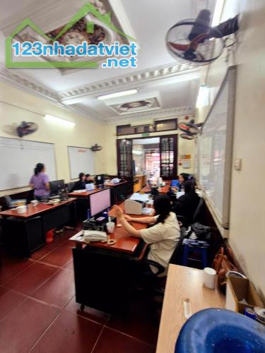 Mặt phố Hoàng Quốc Việt - Nhà 6 tầng kinh doanh - Vỉa hè rộng - Sổ vuông đét. - 2