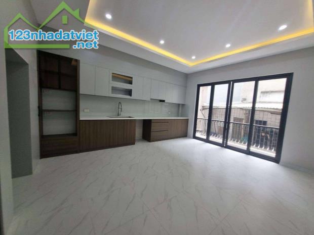 Bán nhà Vương Thừa Vũ  gara ô tô , thang máy , thửa vuông đẹp , 50M2x6T- 16.7 tỷ
