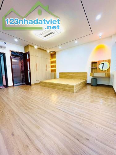 Cách Ô Tô 20m, Nguyễn Văn Cừ, 3 Thoáng, Thang Máy, Full Nội Thất - 2