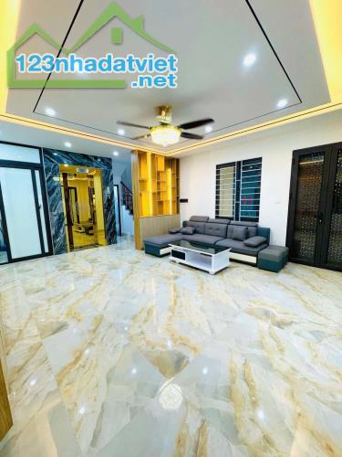 Cách Ô Tô 20m, Nguyễn Văn Cừ, 3 Thoáng, Thang Máy, Full Nội Thất - 4