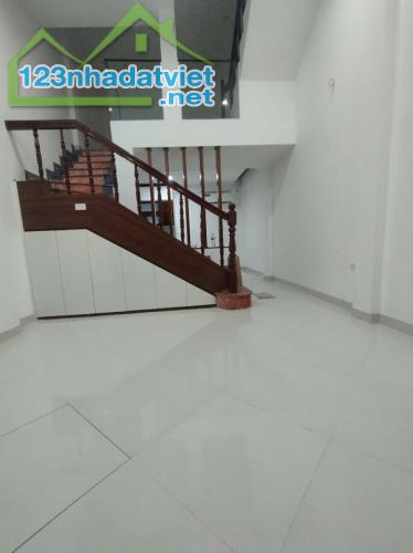 Bán nhà Lê Trọng Tấn, Thanh Xuân. 32m2 x 5 Tầng. MT 4.1m. PHÂN LÔ. Ô TÔ. Hơn 13 Tỷ.