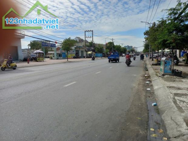 NHÀ DIỆN TÍCH LỚN GIÁ QUÁ RẺ, CÁCH 10M RA MT HUỲNH TẤN PHÁT QUẬN 7, 2 TẦNG, 95M2 CHỈ 4.2 T - 1