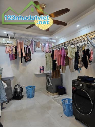 Bán nhà mặt phố Mai Anh Tuấn, quận Ba Đình, 55m2 x 6 tầng thang máy, mặt hồ, 28 tỷ!