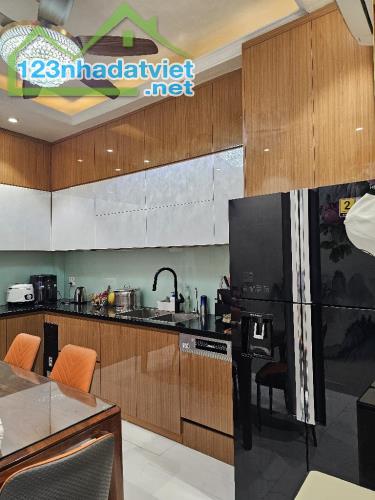 Bán nhà mặt phố Mai Anh Tuấn, quận Ba Đình, 55m2 x 6 tầng thang máy, mặt hồ, 28 tỷ! - 2