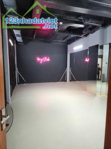 NHÀ DÂN XÂY. TRUNG KÍNH. CẦU GIẤY. 7 TẦNG THANG MÁY HIỆN ĐẠI. 100 M2. GIÁ 28 TỶ.