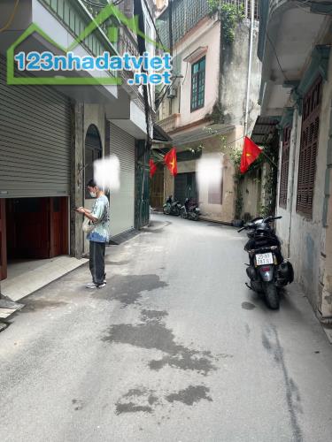 Cho thuê nhà ngõ ô tô Khương Thượng, 4 tầng x 30m2, 4 ngủ, 11.5 Triệu/th - 1