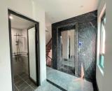 Nhà mới đẹp thang máy sịn chạy vù vù ở sướng lắm ý