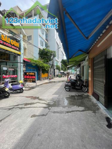 Cho thuê nhà 83/15 Hoà Hưng, Q10 giá 11tr/tháng, 2.7x15m - 3