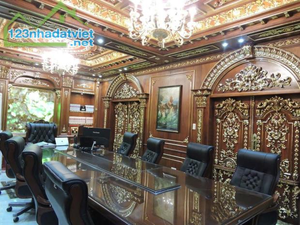 Biệt thự 5 lầu HXT thông Dương Quảng Hàm ngang 8m 180m2 tặng NT Vàng 24K hồ bơi 37.9 tỷ