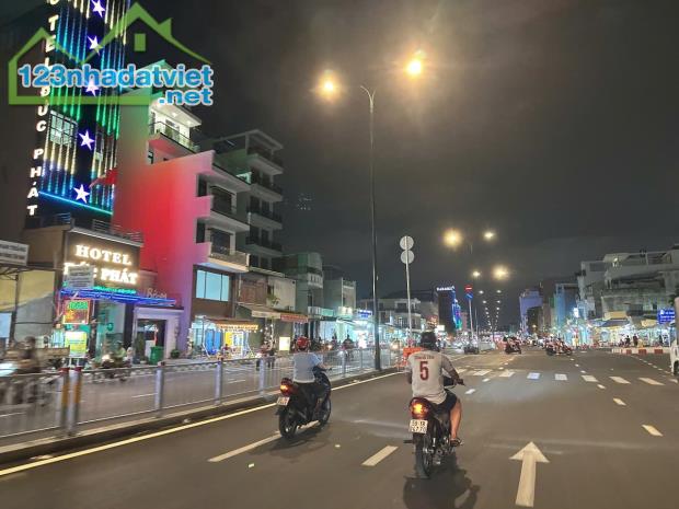 Biệt thự 5 lầu HXT thông Dương Quảng Hàm ngang 8m 180m2 tặng NT Vàng 24K hồ bơi 37.9 tỷ - 2