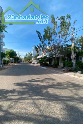 Cần bán lô đất mặt tiền đường Đào Duy Tùng khu hùng vương