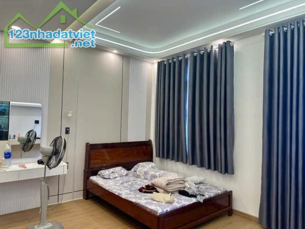 Lê thị hông - 4 tầng - thang máy -105m2 - đường 10 -giá hơn 17 tỷ - gò vấp