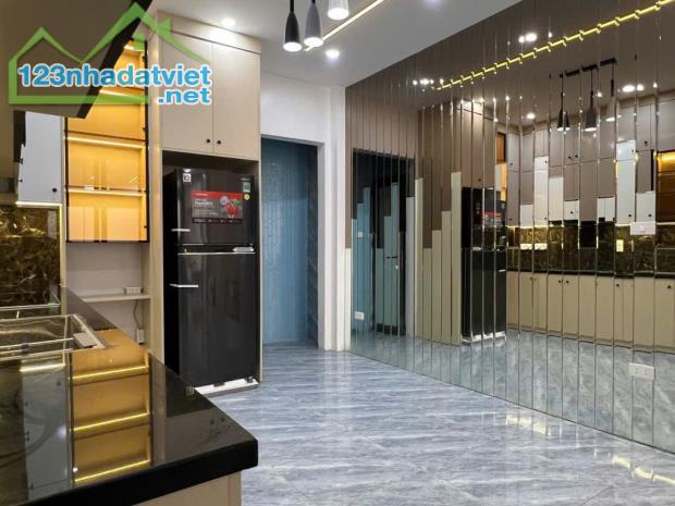 BÁN NHÀ THẠCH BÀN  LONG BIÊN 40M 5 TẦNG GẦN Ô TÔ GIÁ 7,2 TỶ - 2
