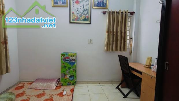 Gấp bán nhà 3 tầng, gần Vincom Lê Văn Việt, Quận 9(cũ), giá 7.5 tỷ, dt 70m2. - 2