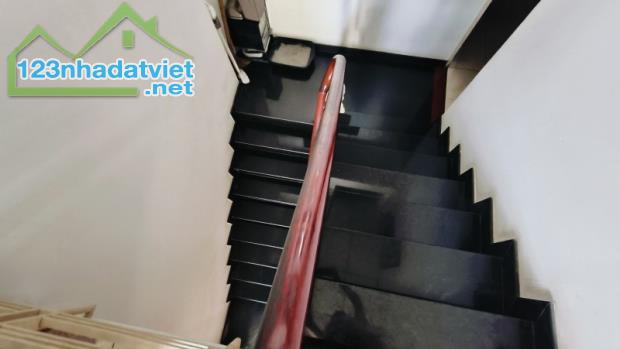 Gấp bán nhà Quận 9(cũ), gần Vincom Lê Văn Việt, giá 7.5 tỷ, 3 tầng, dt 70m2. - 3