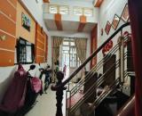 Gấp bán nhà Quận 9(cũ), gần Vincom Lê Văn Việt, giá 7.5 tỷ, 3 tầng, dt 70m2.
