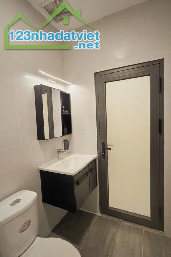BÌNH THẠNH SÁT VÁCH QUẬN 1 – NGANG 4M NỞ HẬU – HẺM XE HƠI – 10.X TỶ - 2
