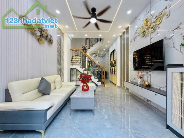 Bán nhà đẹp vô ở liền-4 PN-5 WC,hẻm 4m50-SBTCT đúc 3.5 tấm - 2