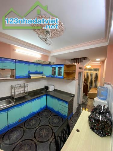 GIẢM SÂU, BÁN GẤP CHỈ CÒN HƠN 6 TỶ.  SIÊU PHẨM VƯỜN CHUỐI QUẬN 3, 30M2, 5 TẦNG CÓ 2ST, 6PN - 4