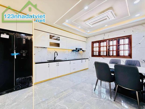 NHÀ ĐẸP LUNG LINH 2 MẶT HẺM OTO - 5 TẦNG ĐÚC 4 PN - 58m2 6.6 TỶ - 4