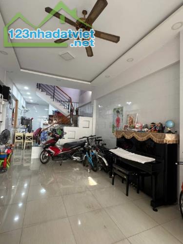Nhà 2 tầng 4x15 mặt tiền hẻm 6m xe hơi thông 33 đường số 1 Lý Phục Man Bình Thuận Q7, 8 tỷ - 2